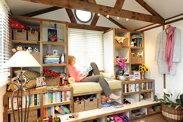 Create a library in your garden room 