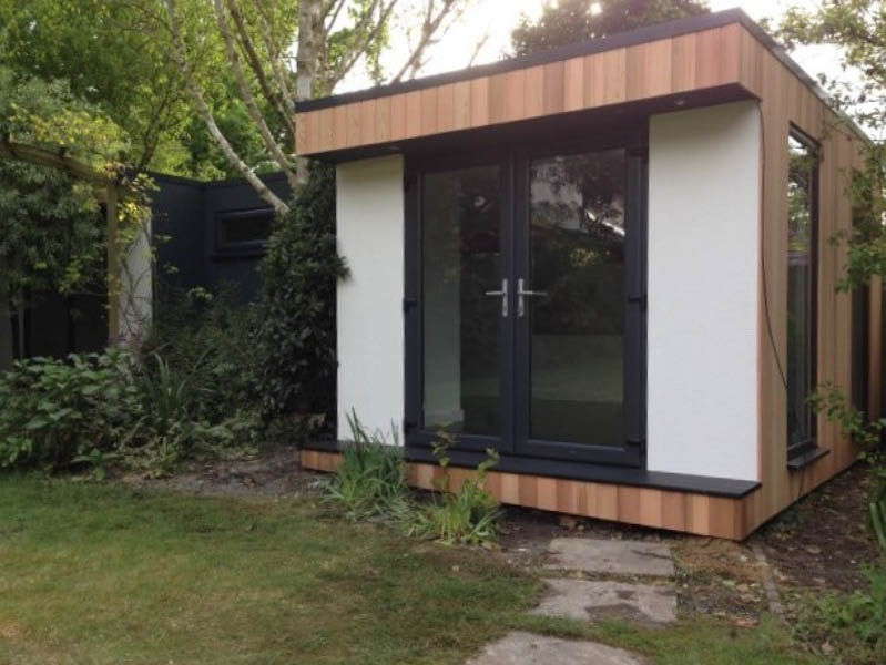 White render has been mixed with timber cladding to great effect
