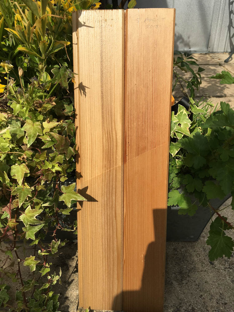 The top half of these Cedar boards have been coated with UV-oil