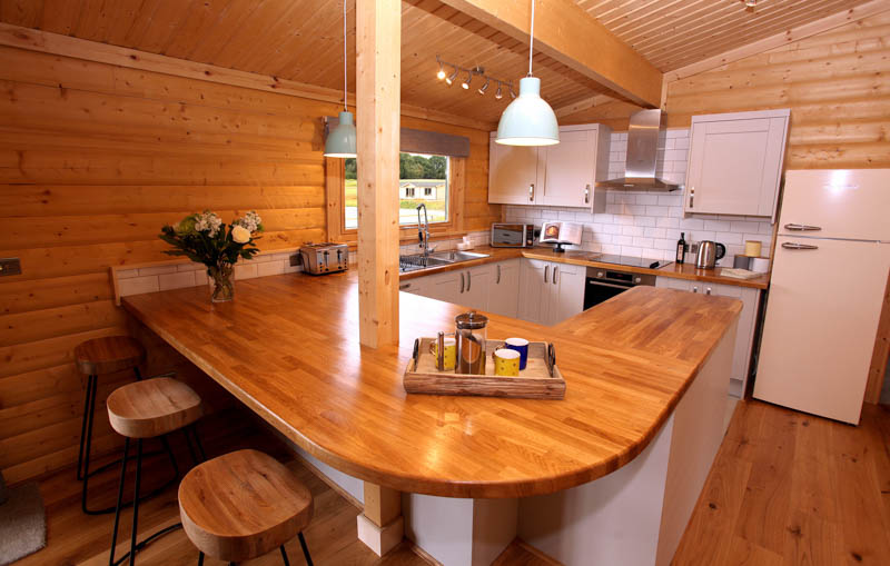 Kitchen in a luxury log cabin by Norwegian Log