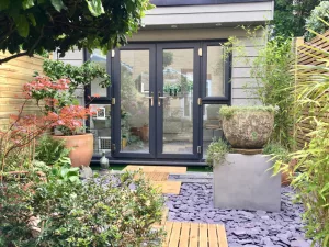 Garden studio for small terraced garden by Executive Garden Rooms