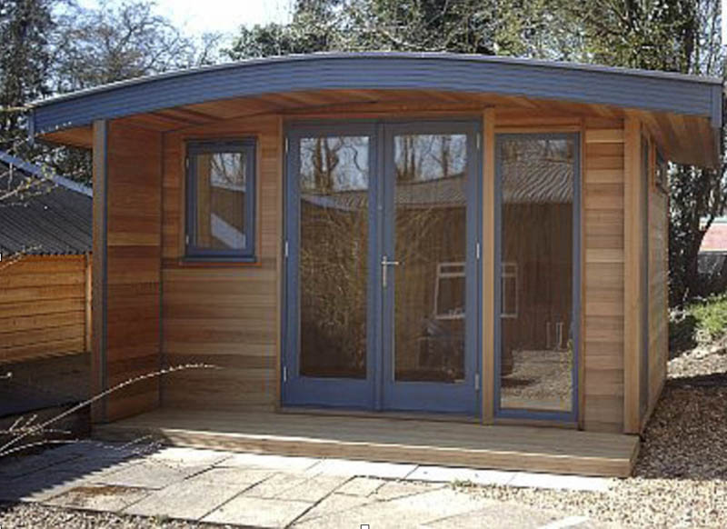Curved garden room by Warwick Buildings
