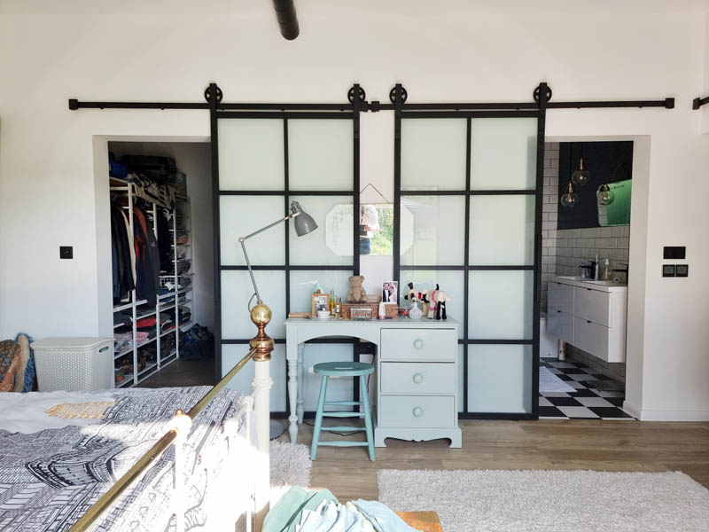 Crittall style sliding doors have been used in this a room in the garden
