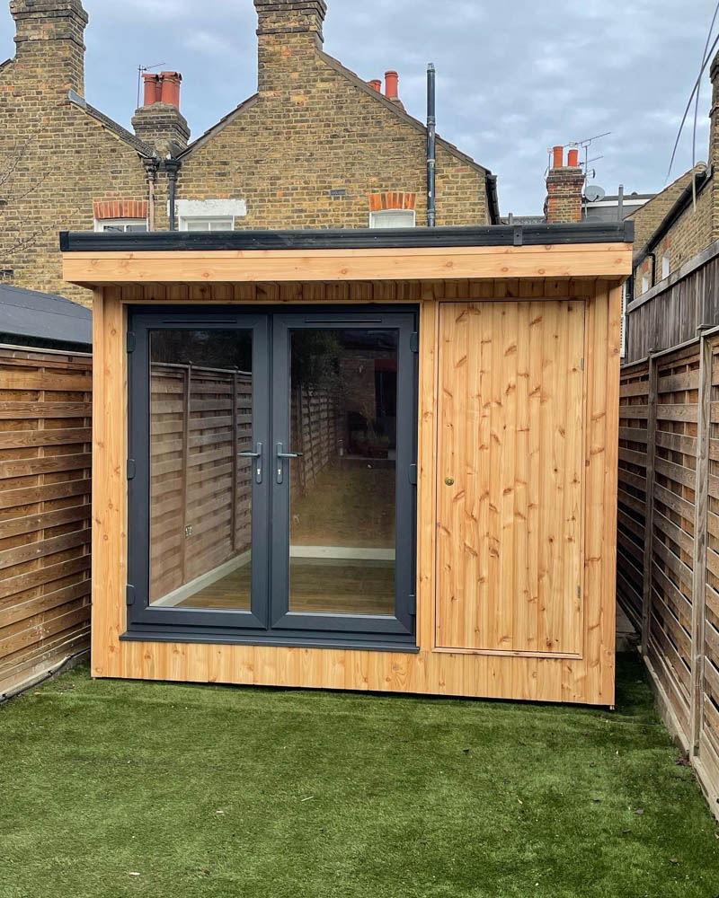 Garden office for a tight space by Hargreaves Garden Spaces