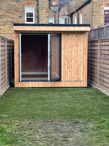 Garden office for a tight space by Hargreaves Garden Spaces