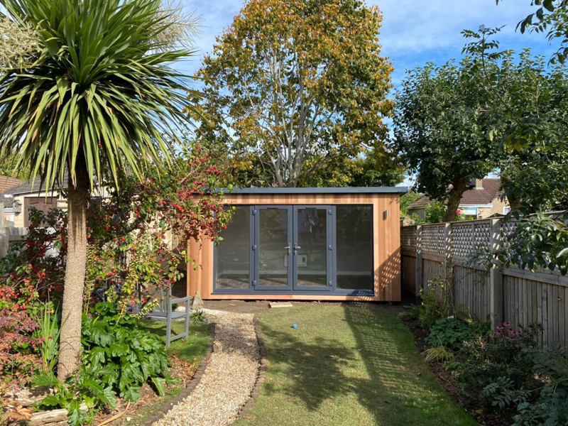 Example of the Contemporary Overhang range by Sanctum Garden Studios