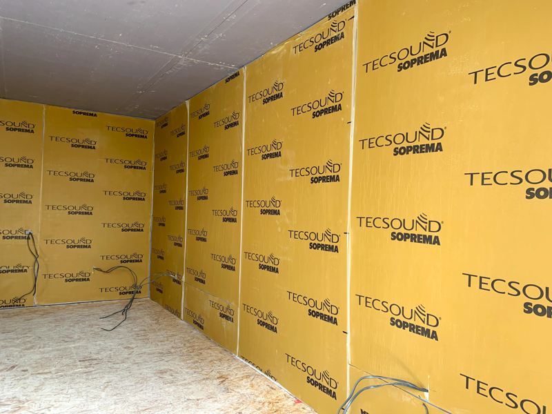 Tecsound membrane fixed between the two layers of acoustic plasterboard