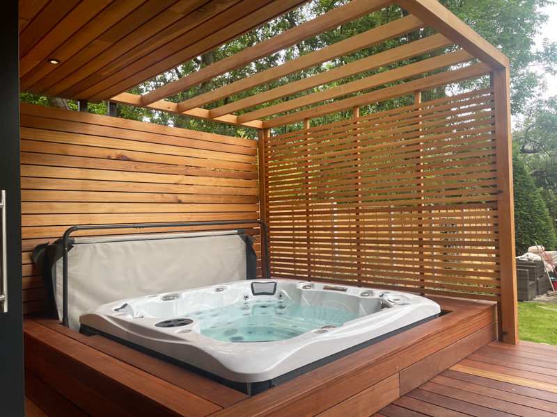 The Cedar privacy screen of the front has been designed so hot tub users can see through it