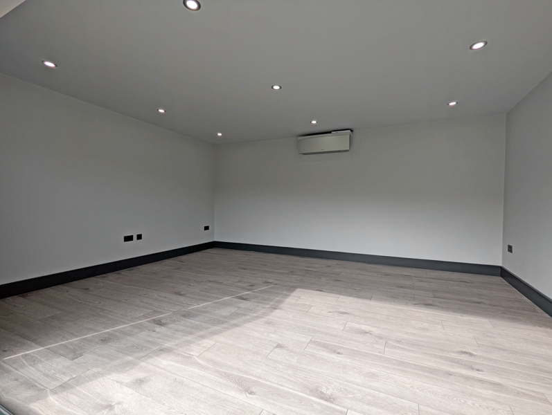 The rooms are painted pale grey with grey oak laminate and anthracite skirting
