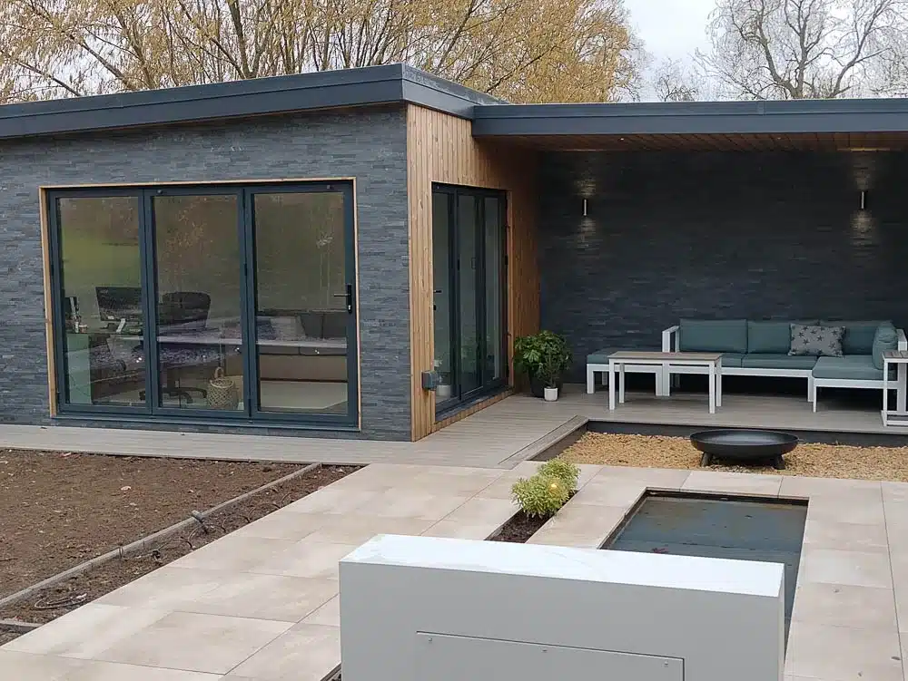 Angled view of the garden office showcasing the mix of slate cladding and Thermowood.