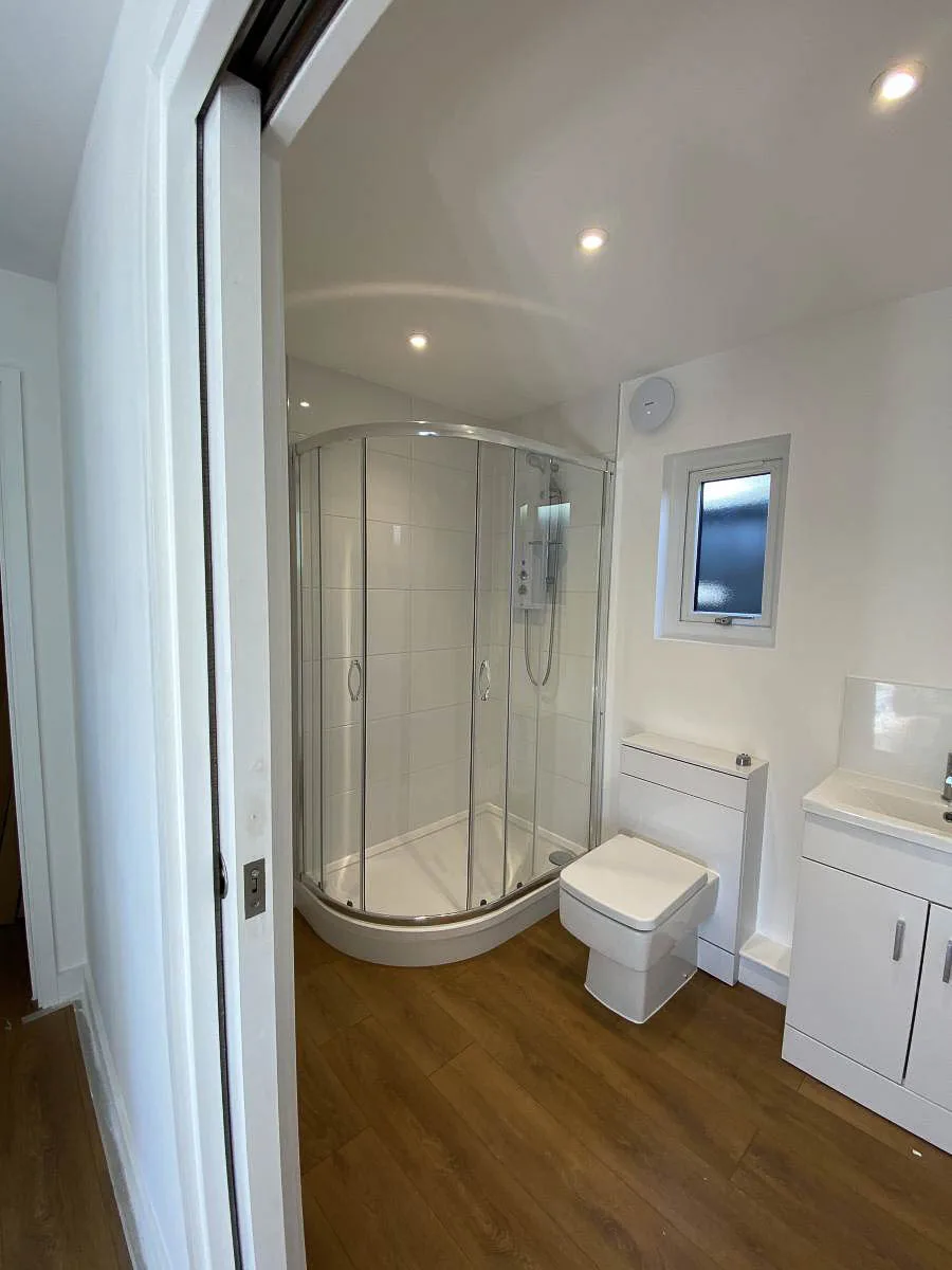 Well appointed shower room in an Annexes Spaces home