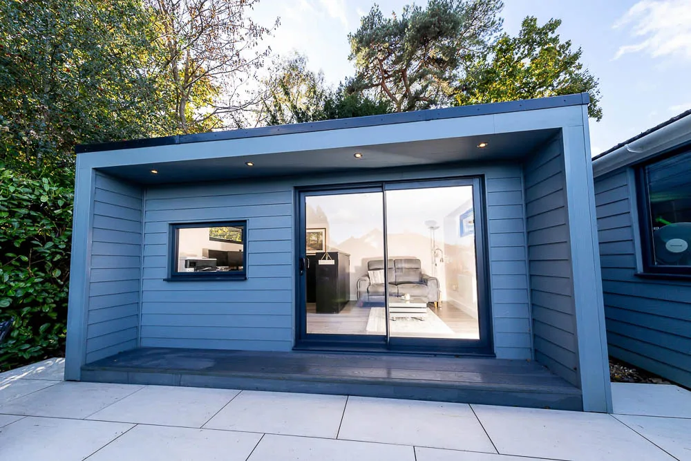 The garden office has a recessed front wall creating a contemporary porch detail