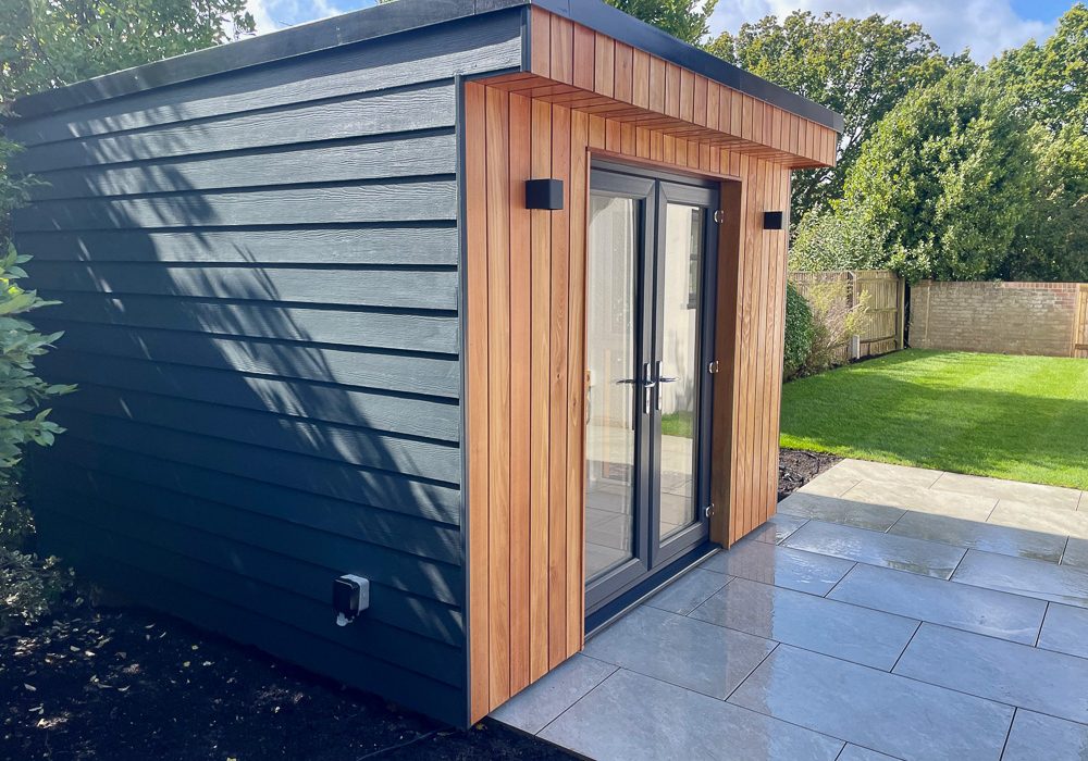 The 3m x 3m garden room has been finished in two low maintenance finishes Western Red Cedar and Hardie Plank