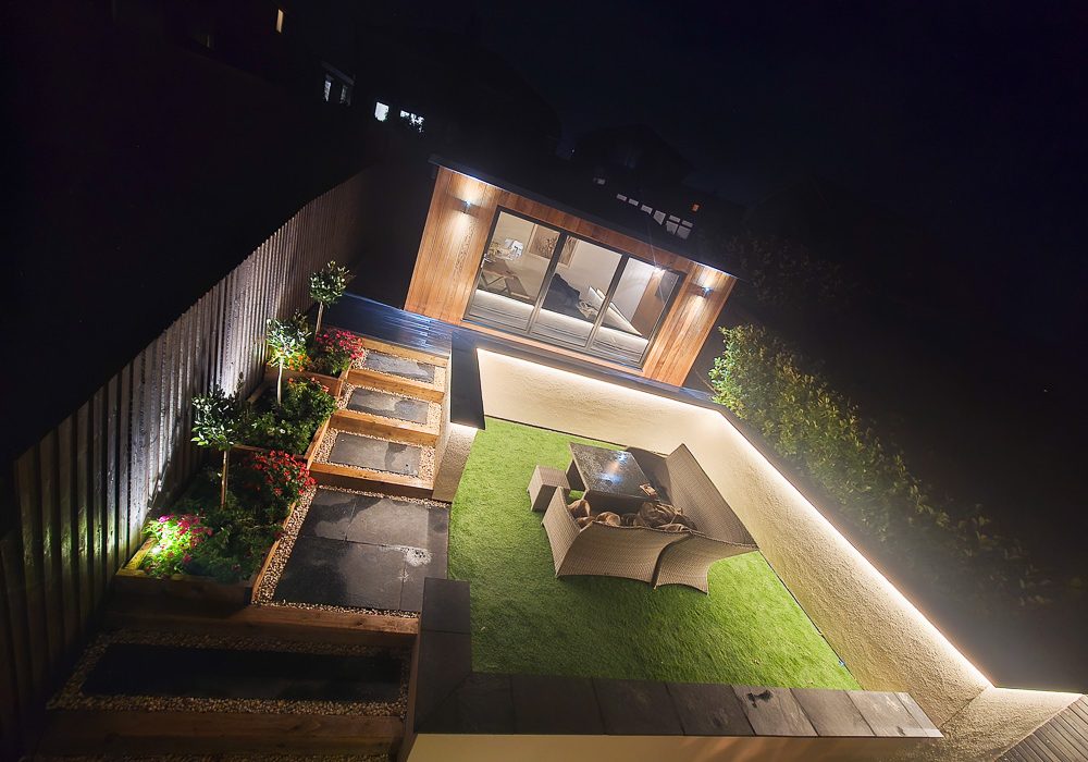 5.4m x 3.5m Family Room by Sanctum Garden Studios