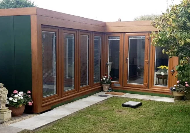 L-shaped living annexe