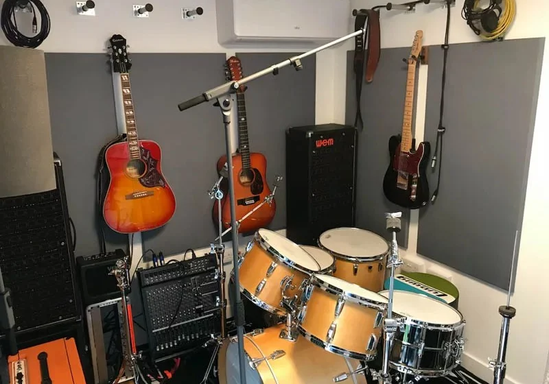 High spec garden recording studio by Garden Spaces