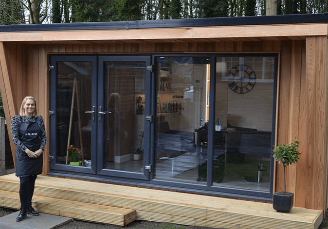 Hair salon garden room by Hargreaves Garden Spaces