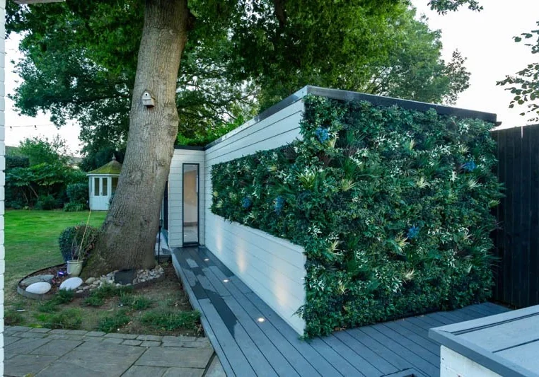 L-shaped garden office with storage room by Miniature Manors