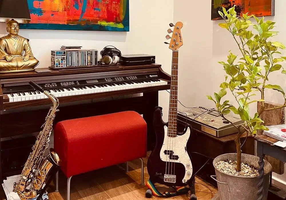 Soundproof music room by Crusoe Garden Rooms Limited