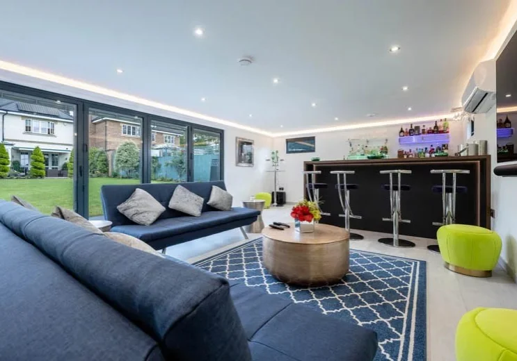 Luxurious garden family room by Swift