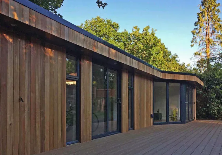 This large garden room spans the width of the garden